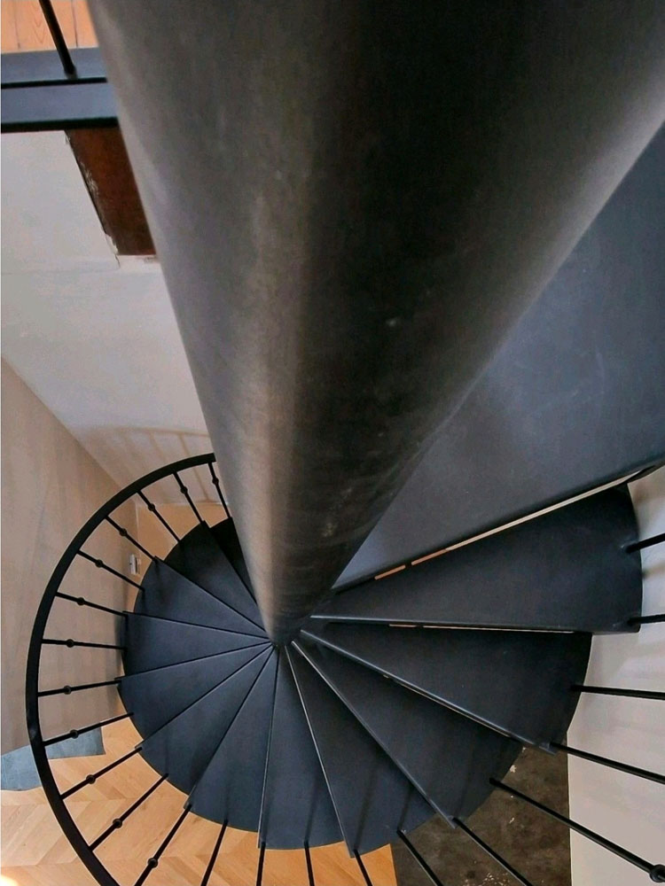 fabrication escalier métal sur-mesure Angers 4